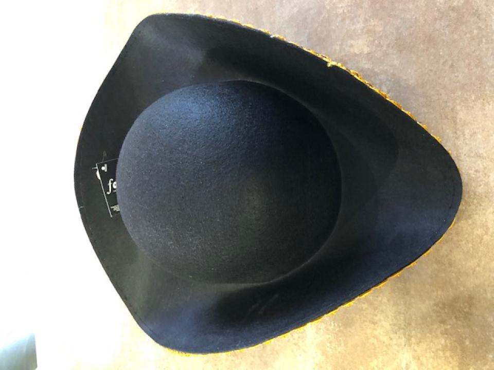 Tricorne pirate noir et or