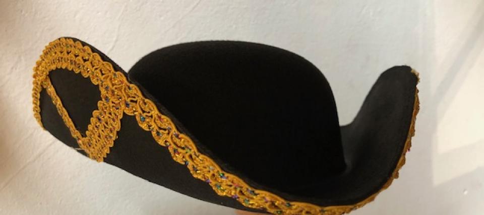 Tricorne pirate noir et or