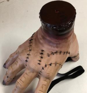 Main 15cm Chose type famille Addams