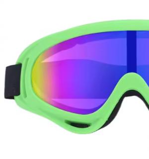 Lunettes de ski vertes avec mousse de protection