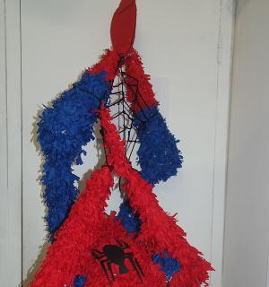 Pinata spiderman fabrication artisanale